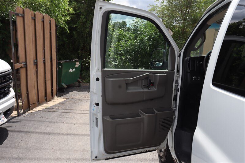 Used 2018 Chevrolet Express 3500 LT w/ LT Preferred Equipment Group RWD image 16