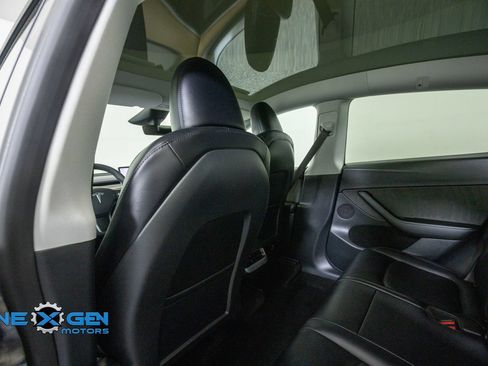 Used 2024 Tesla Model Y Long Range AWD/4WD image 25