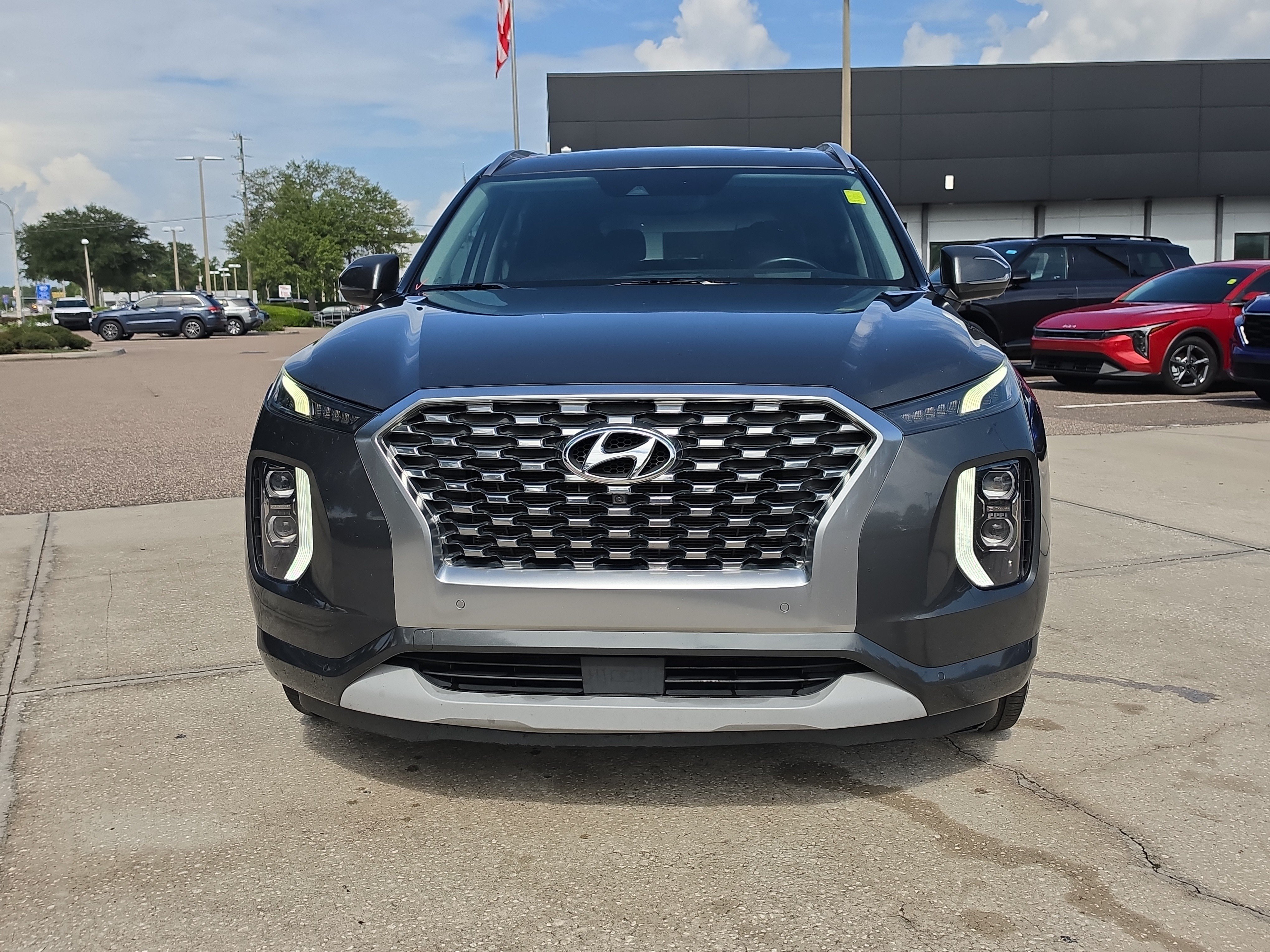 Used 2022 Hyundai Palisade Limited FWD image 3