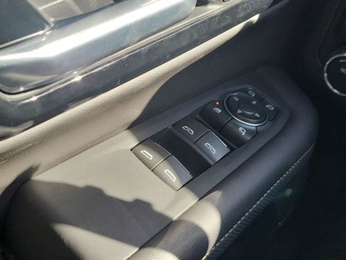 Used 2025 Chevrolet Suburban Premier image 29