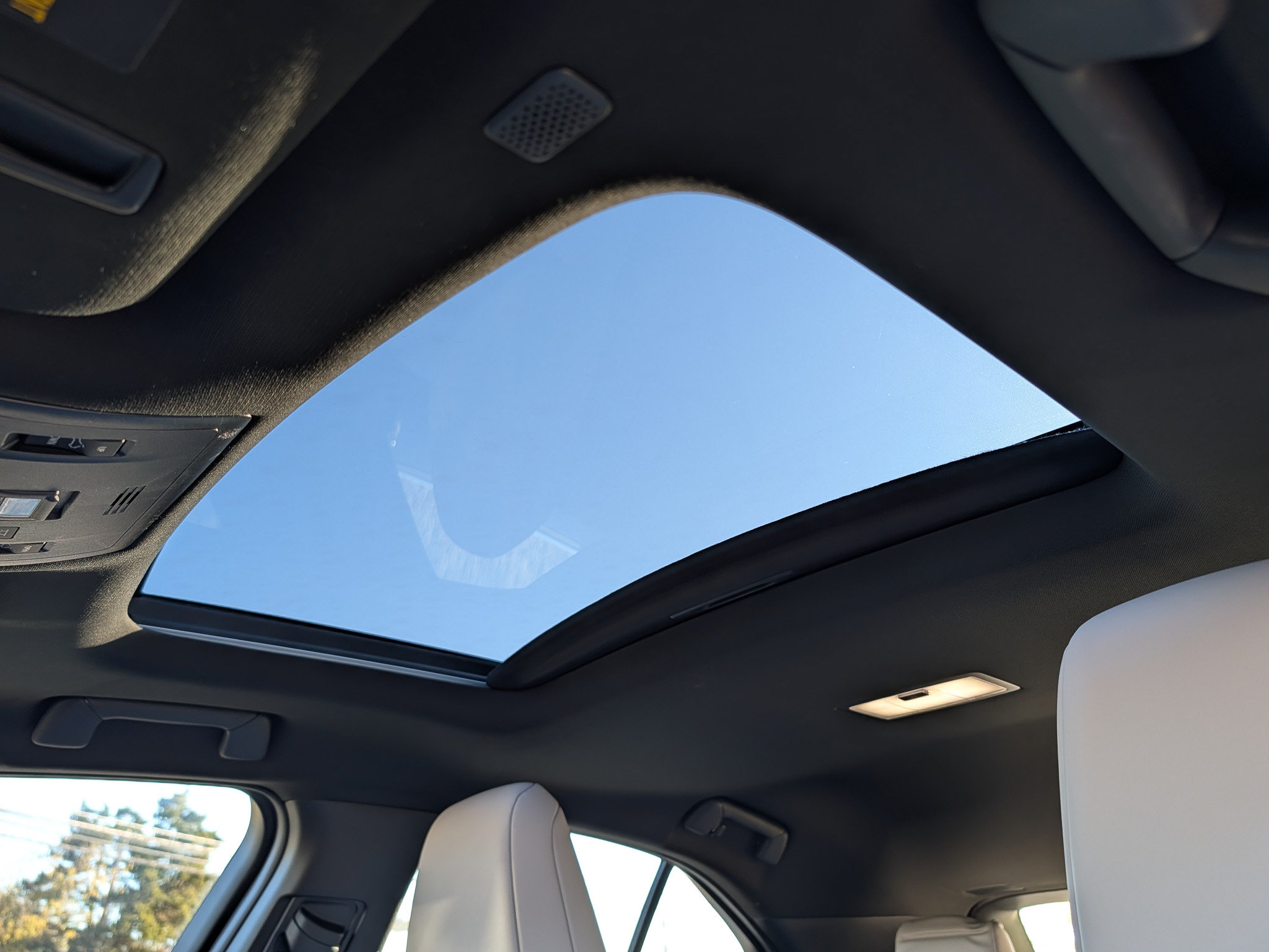 Used 2019 Lexus UX 200 w/ Premium Package FWD image 16