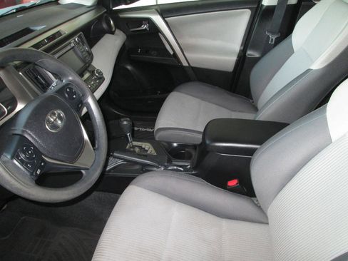Used 2014 Toyota RAV4 XLE AWD/4WD image 7