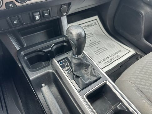 Used 2022 Toyota Tacoma SR5 AWD/4WD image 24