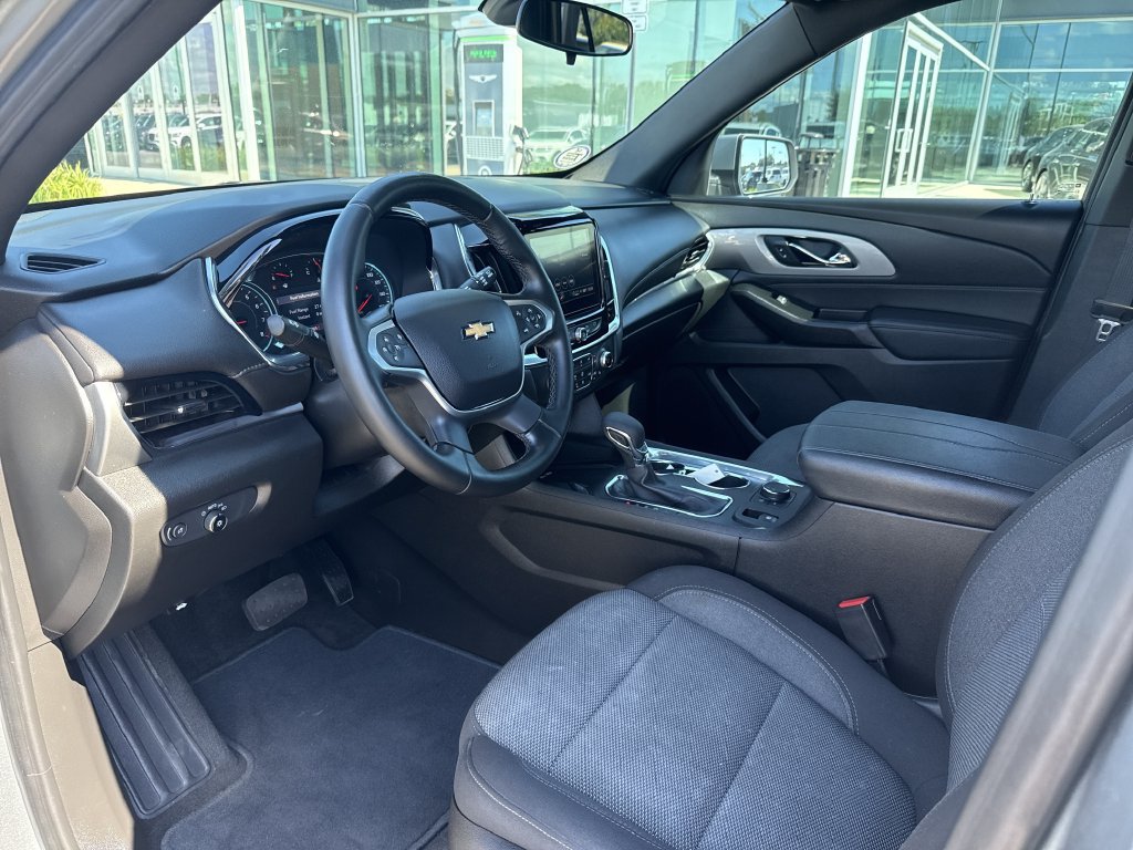 Used 2023 Chevrolet Traverse LT FWD image 11