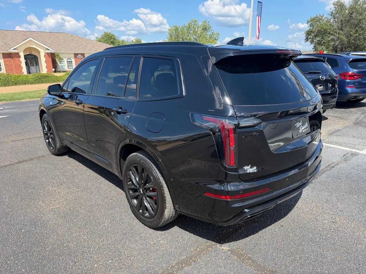 Used 2023 Cadillac XT6 Sport w/ LPO, ONYX Package AWD/4WD image 4