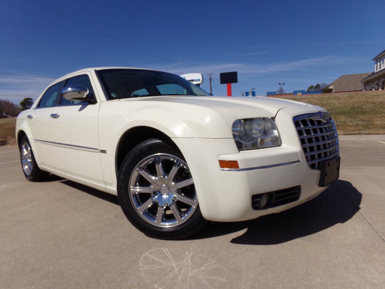 Used 2010 Chrysler 300 Touring RWD image 15