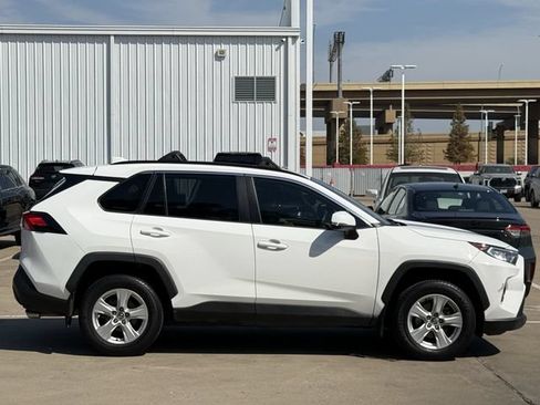 Used 2020 Toyota RAV4 XLE FWD image 3