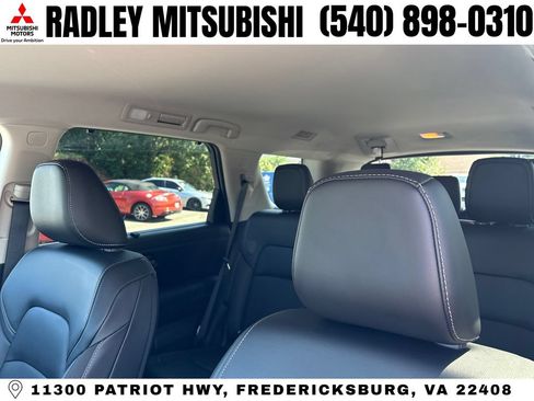 Used 2023 Nissan Pathfinder SL AWD/4WD image 2