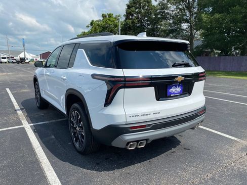 New 2026 Chevrolet Traverse LT w/ Sun and Wheel Package AWD/4WD image 5