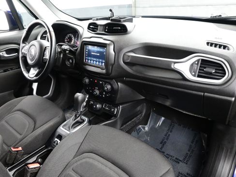 Used 2019 Jeep Renegade Latitude w/ Cold Weather Group image 15