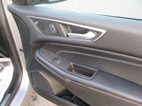 Used 2022 Ford Edge Titanium AWD/4WD image 24
