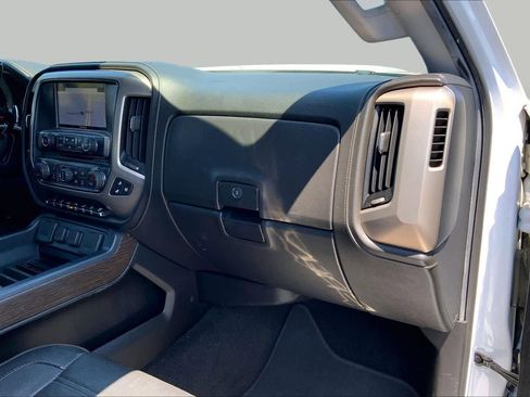 Used 2018 GMC Sierra 2500 Denali w/ Duramax Plus Package AWD/4WD image 17