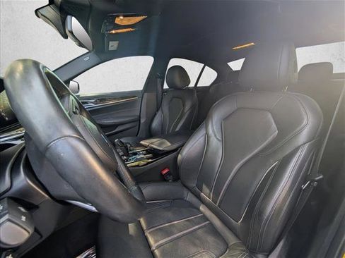 Used 2019 BMW 530i w/ M Sport Package image 12