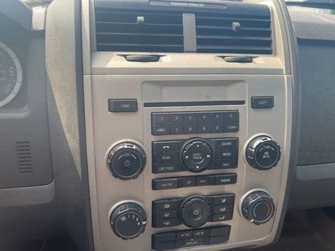 Used 2011 Ford Escape XLT w/ 201A Rapid Spec Order Code FWD image 4