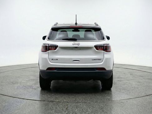 Used 2025 Jeep Compass Latitude AWD/4WD image 9