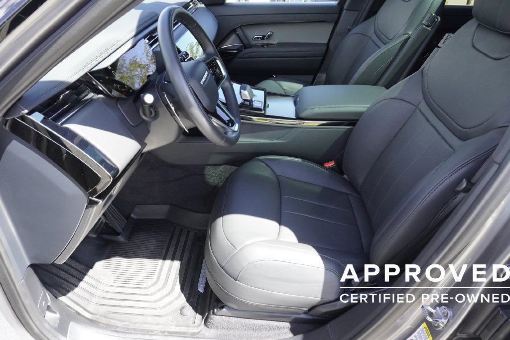 Used 2025 Land Rover Range Rover Sport SE AWD/4WD image 19