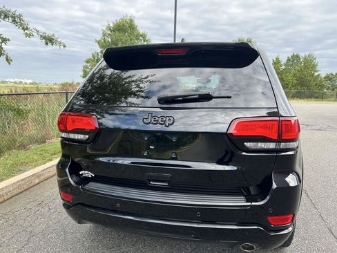 Used 2017 Jeep Grand Cherokee Altitude AWD/4WD image 5