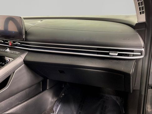 Used 2024 Hyundai Elantra Limited FWD image 25