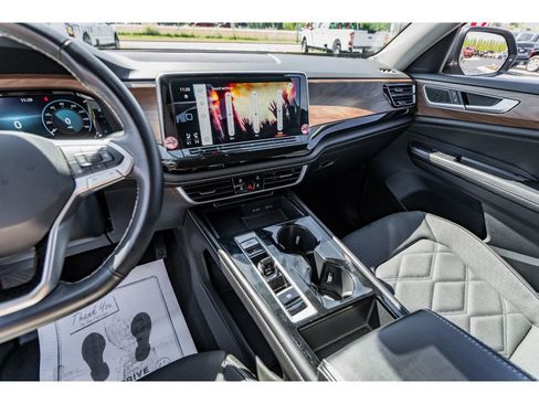 Used 2024 Volkswagen Atlas SE image 15