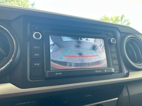 Used 2018 Toyota Tacoma SR5 RWD image 22