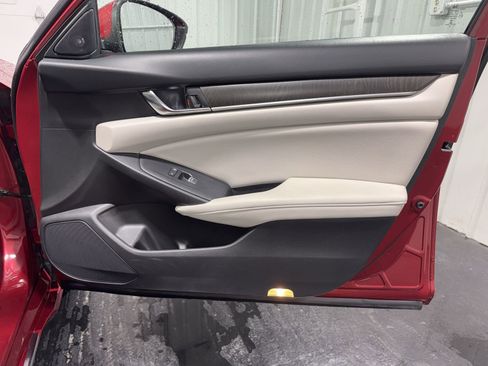 Used 2018 Honda Accord Touring image 13