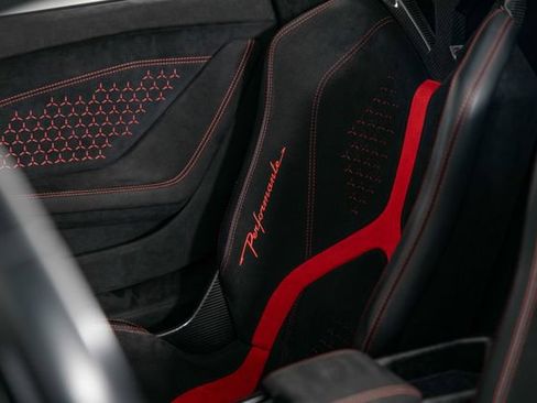 Used 2019 Lamborghini Huracan Performante AWD/4WD image 17