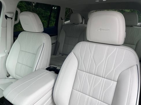 New 2026 Buick Enclave Avenir w/ Super Cruise Package FWD image 29