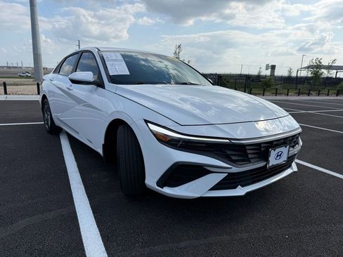 Certified 2024 Hyundai Elantra SEL image 3