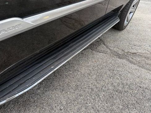 Used 2019 Cadillac Escalade Luxury AWD/4WD image 7