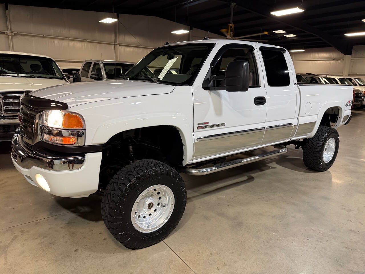 Used 2005 GMC Sierra 2500 SLT w/ Heavy-Duty Power Package AWD/4WD image 53