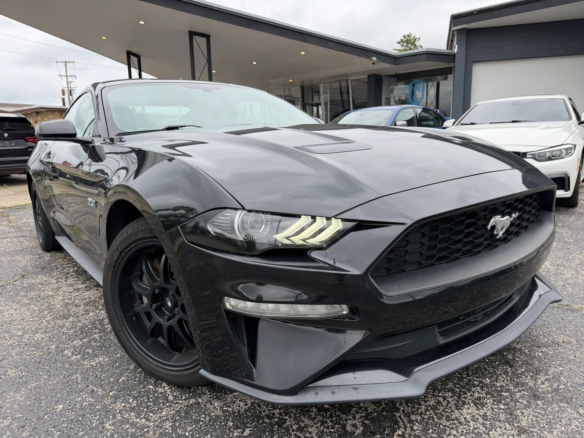 Used 2018 Ford Mustang Coupe RWD image 3