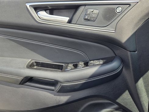 Used 2020 Ford Edge Titanium image 21