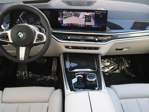 Used 2026 BMW X5 sDrive40i w/ M Sport Package image 17