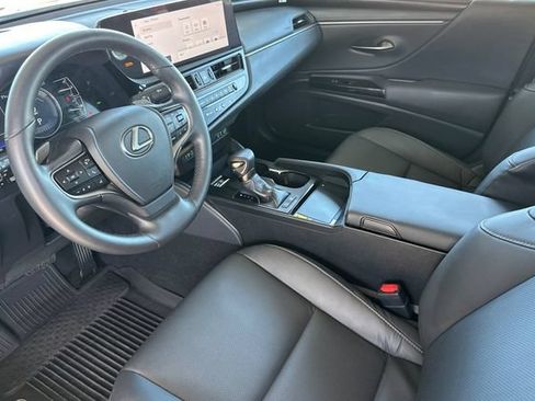 Used 2025 Lexus ES 300h w/ Premium Package FWD image 11
