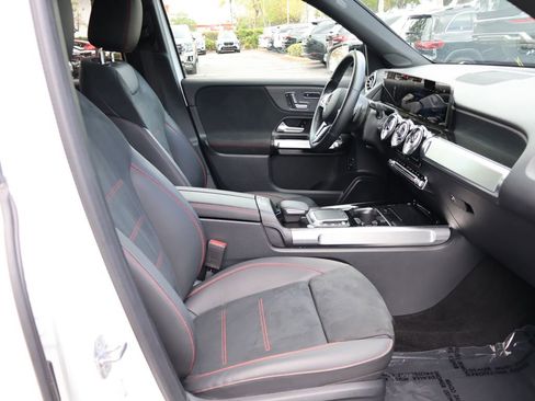 Used 2023 Mercedes-Benz GLB 250 image 29