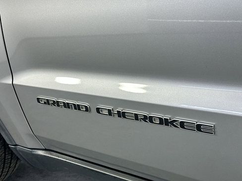 Used 2017 Jeep Grand Cherokee Laredo w/ Quick Order Package 23E image 28