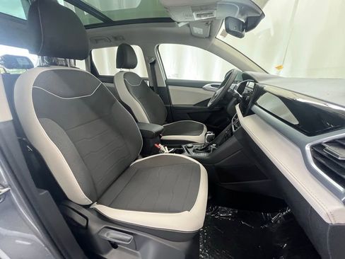 New 2025 Volkswagen Taos SE image 12