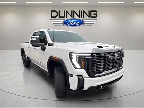 Used 2024 GMC Sierra 2500 Denali Ultimate image 3