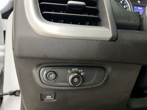 Used 2021 GMC Terrain SLE w/ Driver Convenience Package image 18