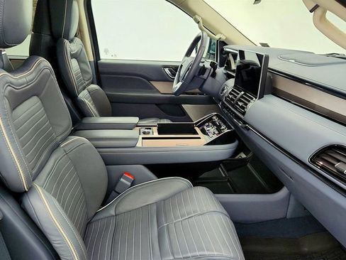Used 2023 Lincoln Navigator Black Label image 25