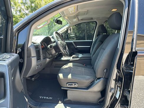 Used 2014 Nissan Titan SV image 14