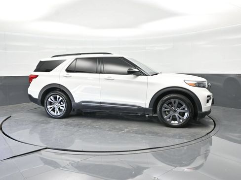 Used 2023 Ford Explorer XLT w/ Equipment Group 202A RWD image 11