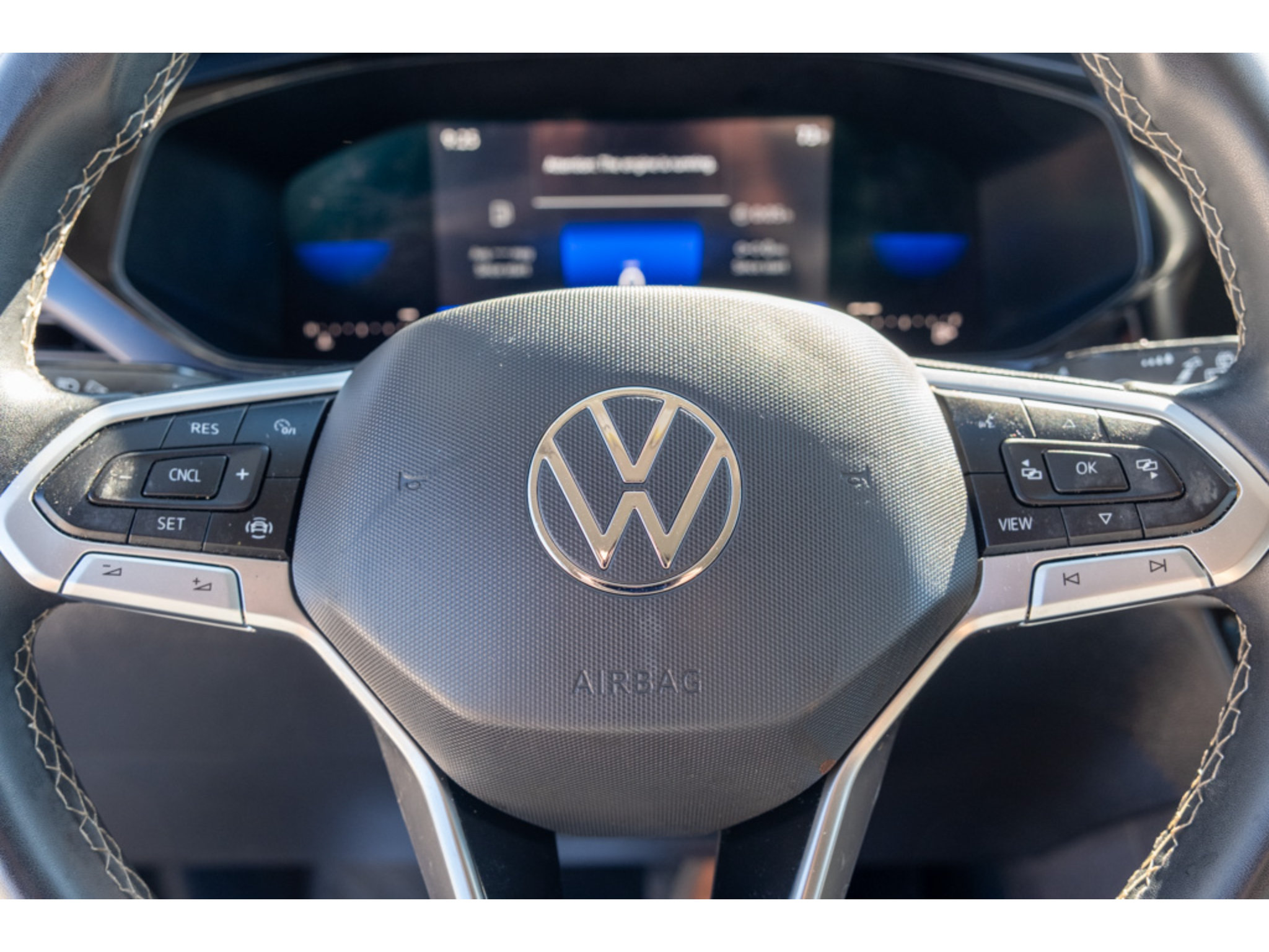Used 2022 Volkswagen Taos SE FWD image 17