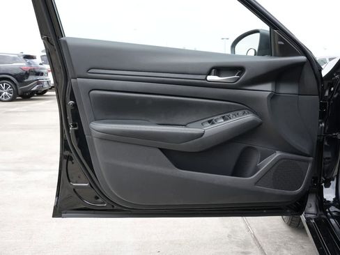 Used 2025 Nissan Altima 2.5 SV FWD image 17