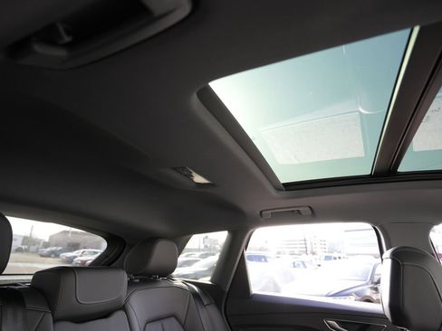 Used 2024 Audi Q4 e-tron Premium Plus w/ Premium Plus image 31