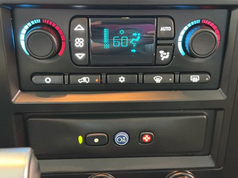 Used 2004 HUMMER H2 w/ Preferred Equipment Group AWD/4WD image 39