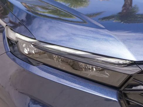 Used 2024 Honda CR-V Sport Touring image 4