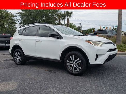 Used 2018 Toyota RAV4 LE FWD image 2