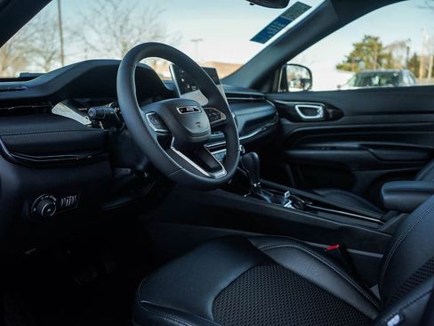 New 2026 Jeep Compass Latitude image 17