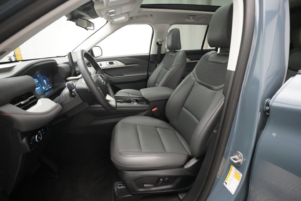 Used 2026 Ford Explorer Active w/ Active Comfort Package AWD/4WD image 7
